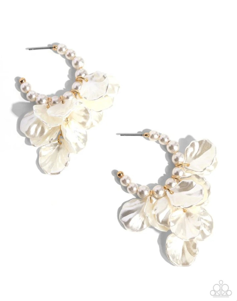 Frilly Feature - Gold Earring