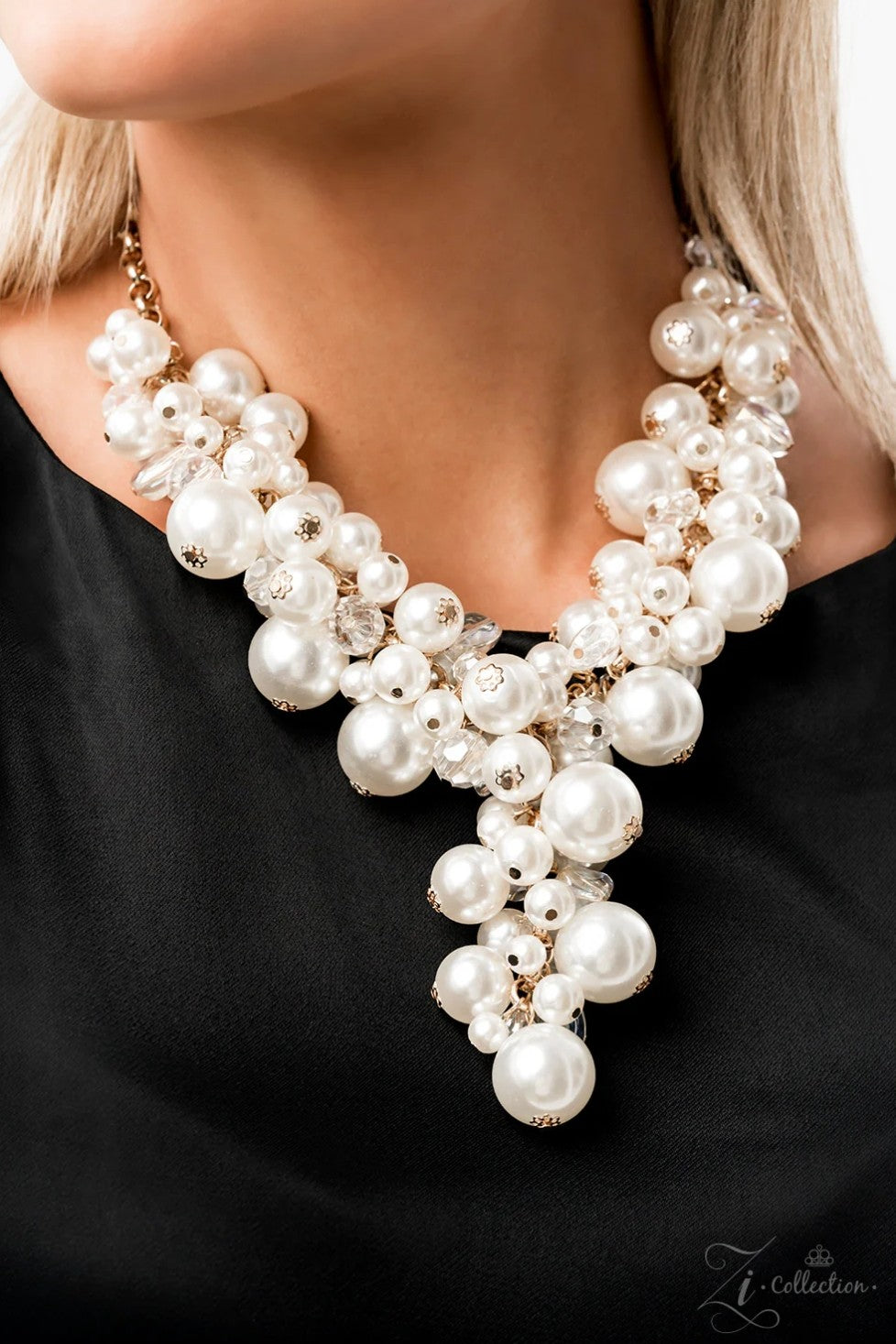 Flawless" White 2022 Zi Collection Necklace & Earring Set